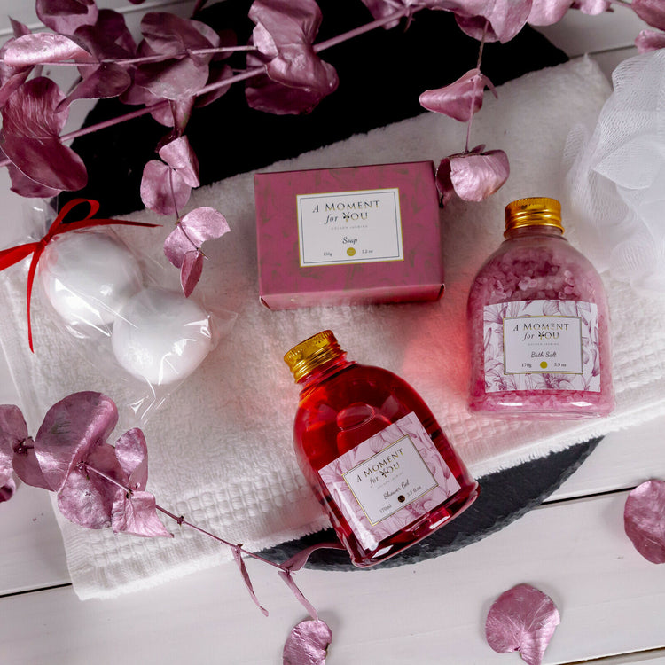 Accentra Körperpflegeset "A Moment for You" in Holzschrank