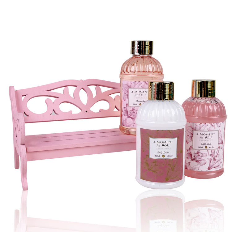 Accentra Körperpflegeset "A Moment for You" auf Holzbank