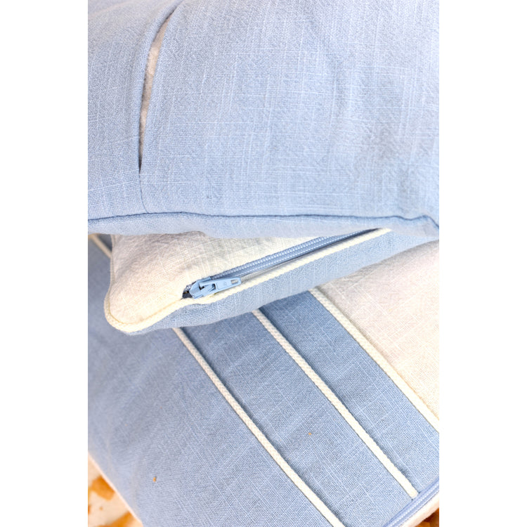 Zirbenkissen hellblau/weiß 2 Paspeln längs 100% Leinen mit Reißverschluss rechteckig